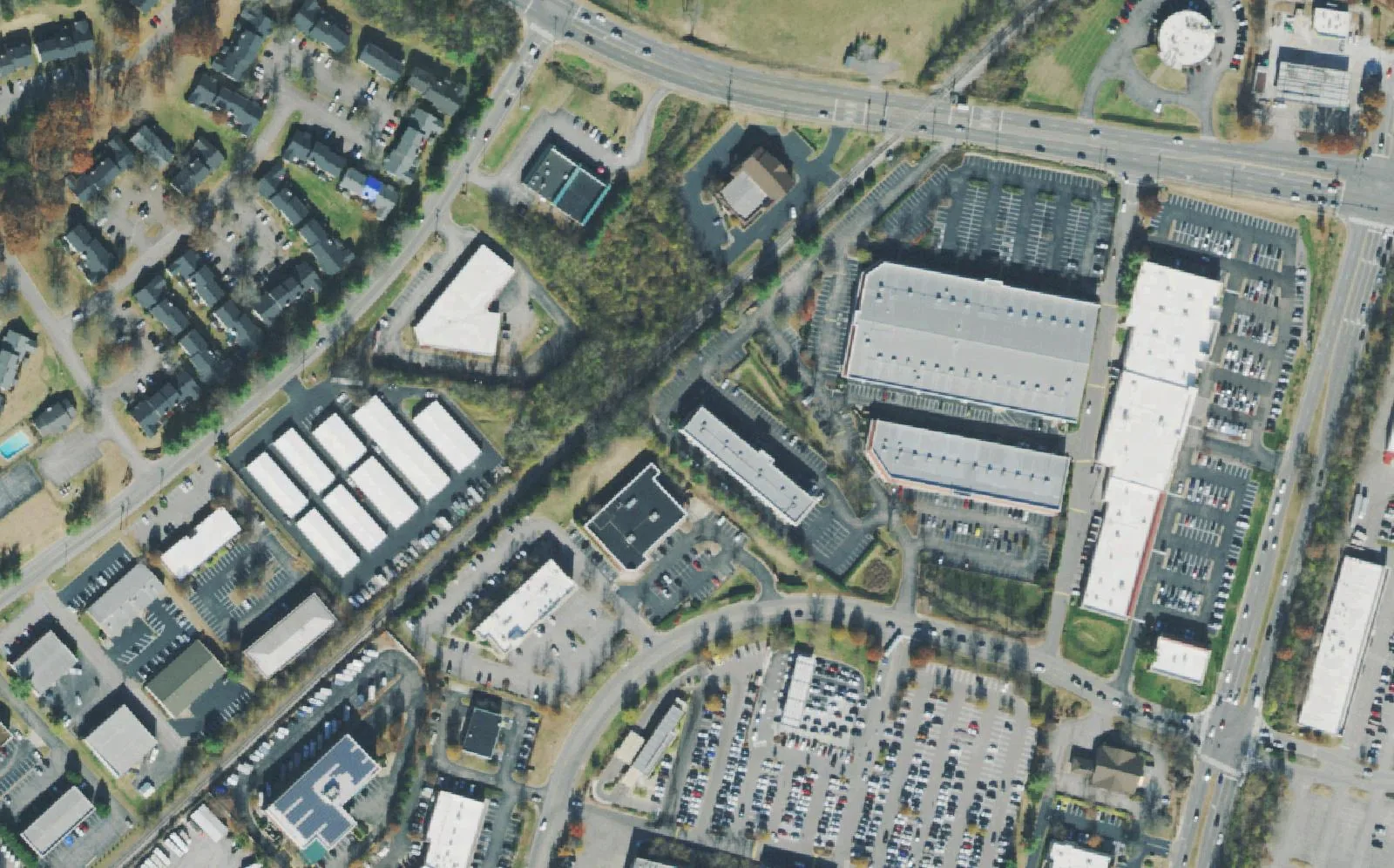 Moores Lane across the top and Mallory Lane at right in the Cool Springs end of Brentwood, with stores, offices, the CSX rail line and townhouses at upper left, seen from the air.